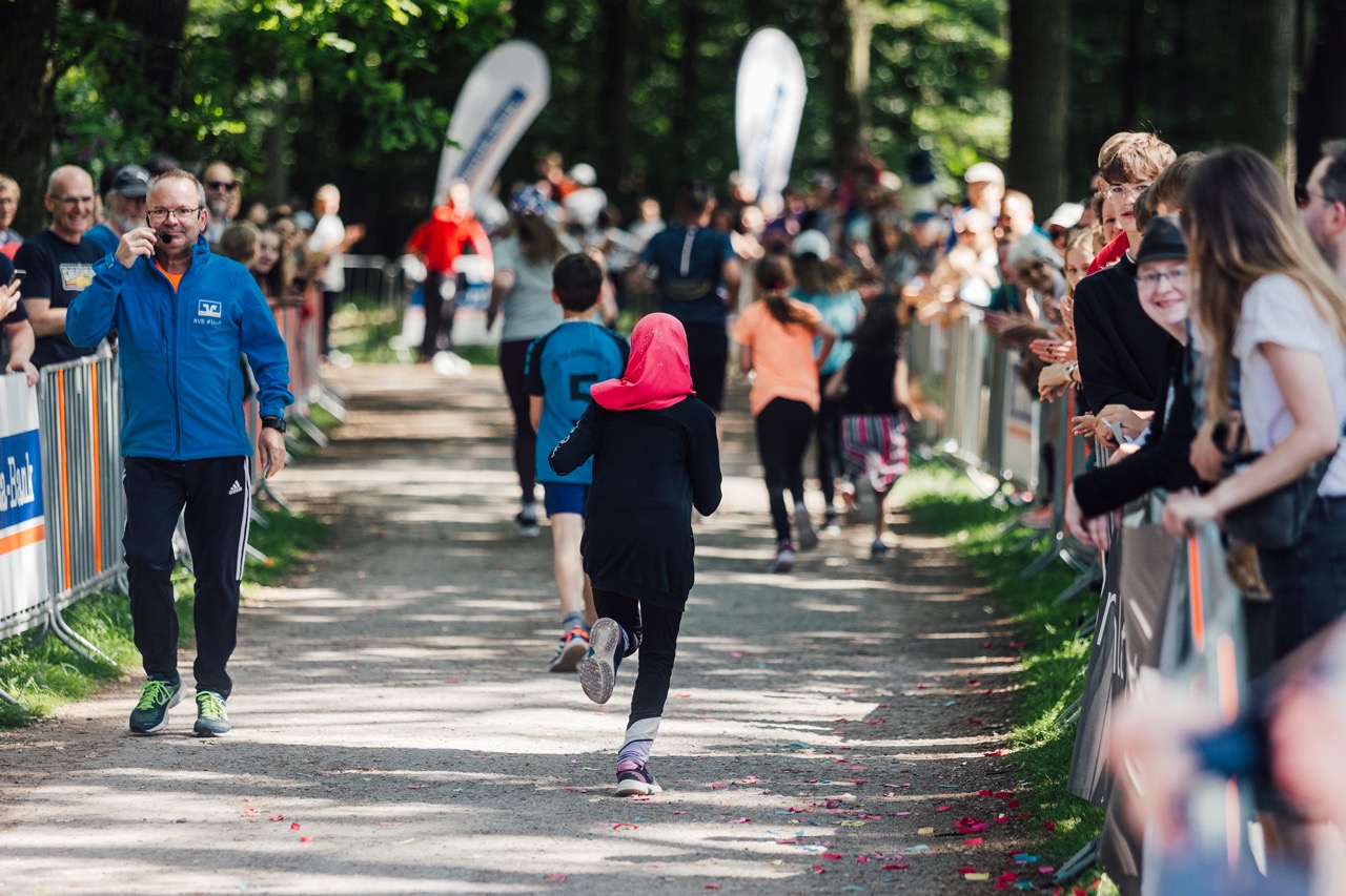5.8.-Klasse-Brunnenlauf23-077